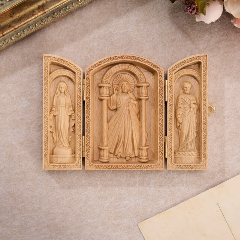 Christianartworkshop Tríptico antiguo de madera de haya tallada con marco arqueado: Signo de suave consuelo divino. - image 1