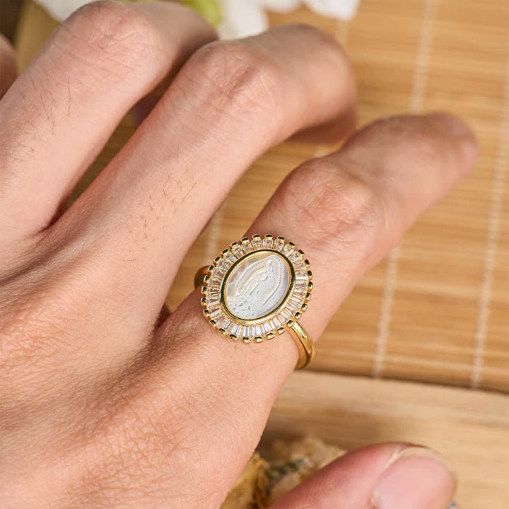 Christianartworkshop Anillo ajustable con halo radiante y retrato de la Virgen María: símbolo de consuelo divino y sereno. - image 1