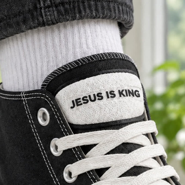 Christianartworkshop Calcomanía de plástico para zapatos con la frase "Jesús es Rey": Emblema de la Soberanía Real Celestial. - image 3