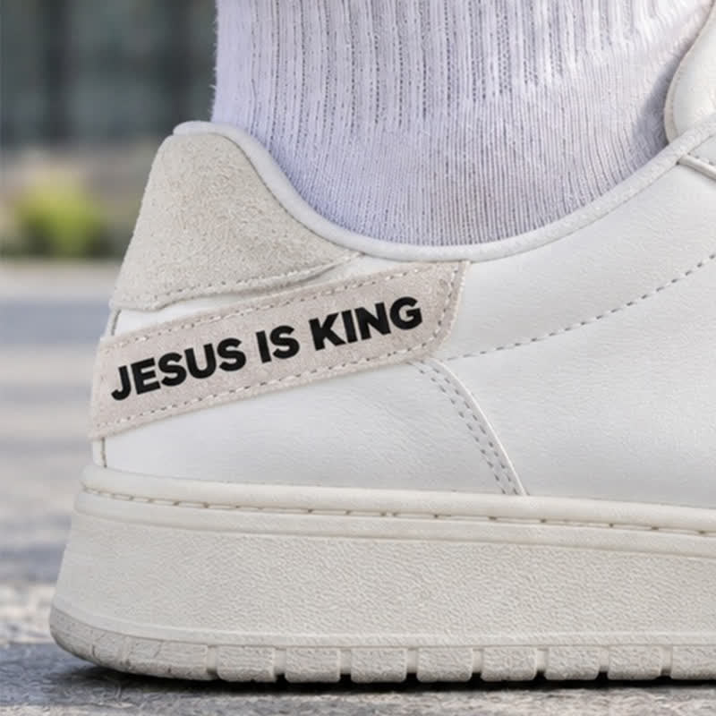 Christianartworkshop Calcomanía de plástico para zapatos con la frase "Jesús es Rey": Emblema de la Soberanía Real Celestial. - Juego de 10 - image 0
