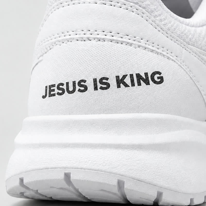 Christianartworkshop Calcomanía de plástico para zapatos con la frase "Jesús es Rey": Emblema de la Soberanía Real Celestial. - image 1