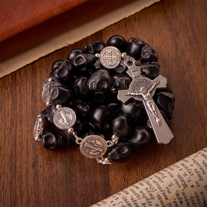 Christianartworkshop Rosario acrílico con calavera negra tallada estilo Memento Mori con medallas de San Benito - image 3