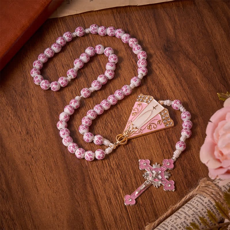 Christianartworkshop Rosario de cuentas de porcelana rosa con motivos florales y medallón de Nuestra Señora de Aparecida. - Rosario de cuentas florales rosas - image 0