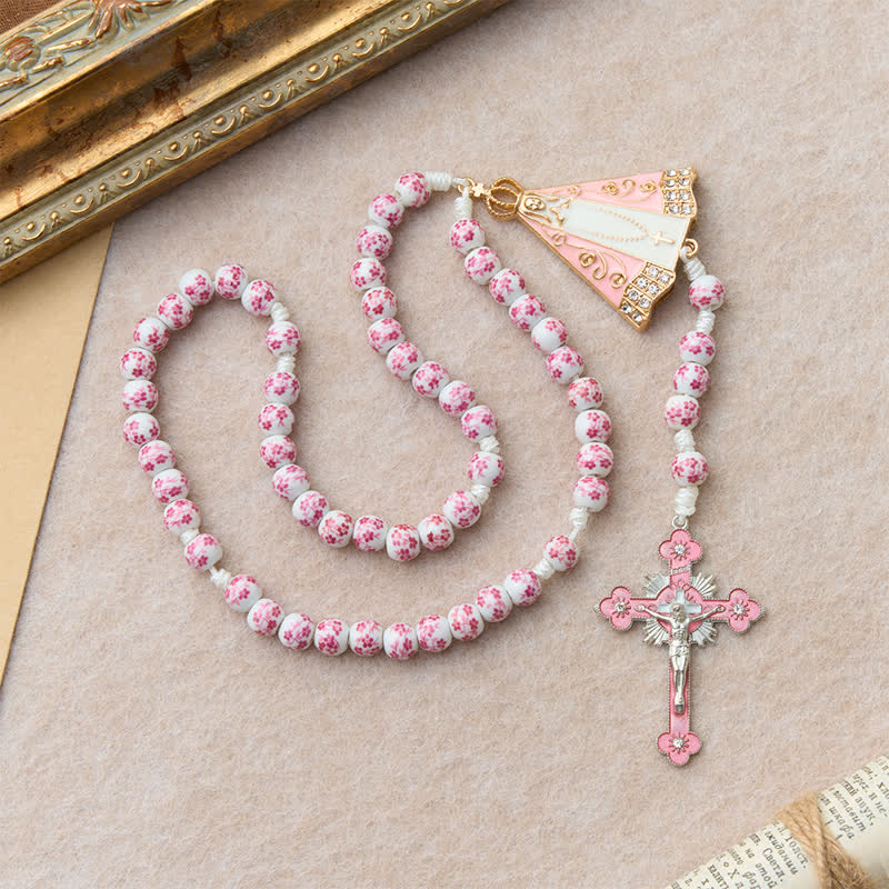 Christianartworkshop Rosario de cuentas de porcelana rosa con motivos florales y medallón de Nuestra Señora de Aparecida. - image 4